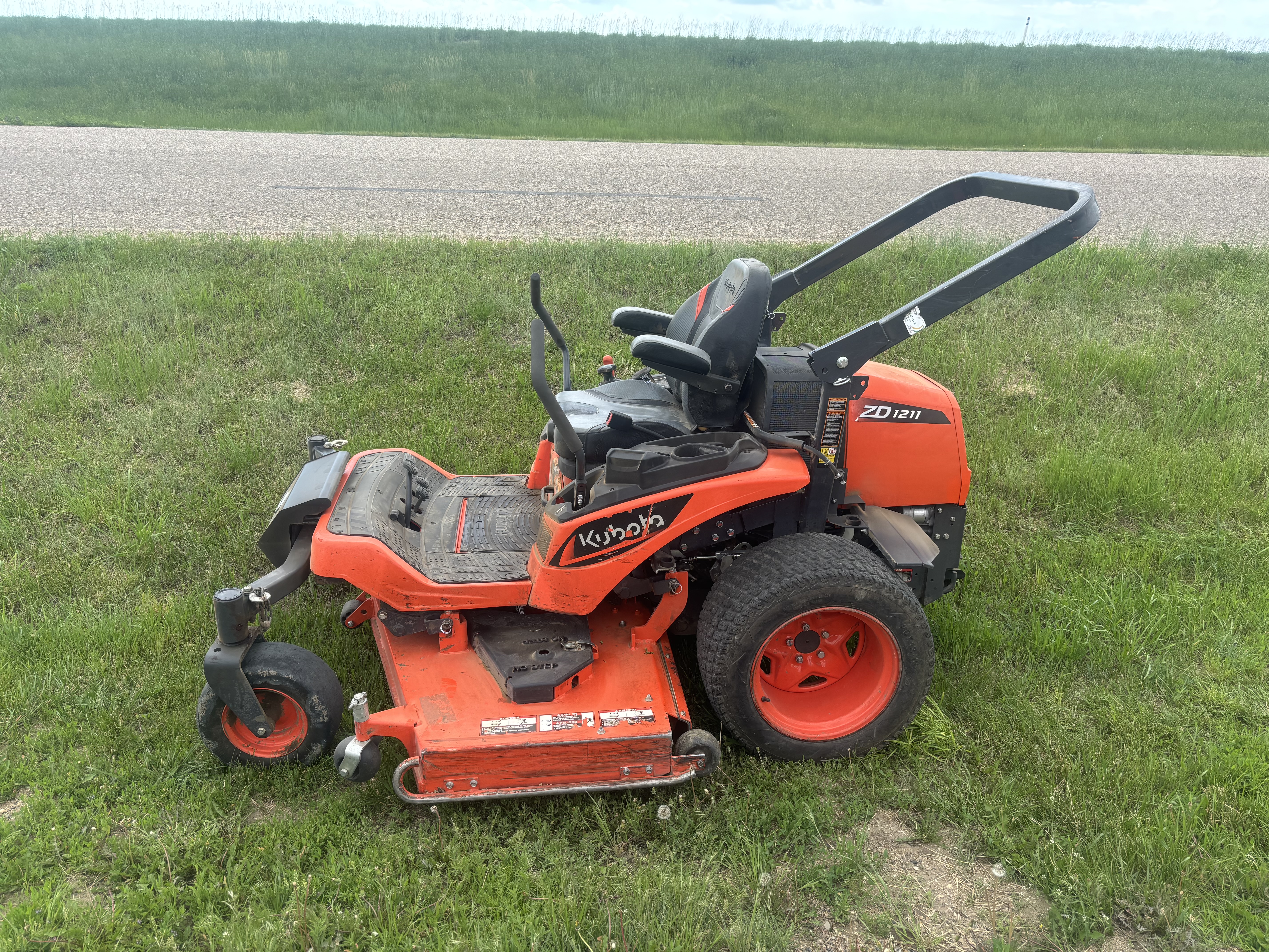 2021 Kubota ZD1211 Mower/Zero Turn
