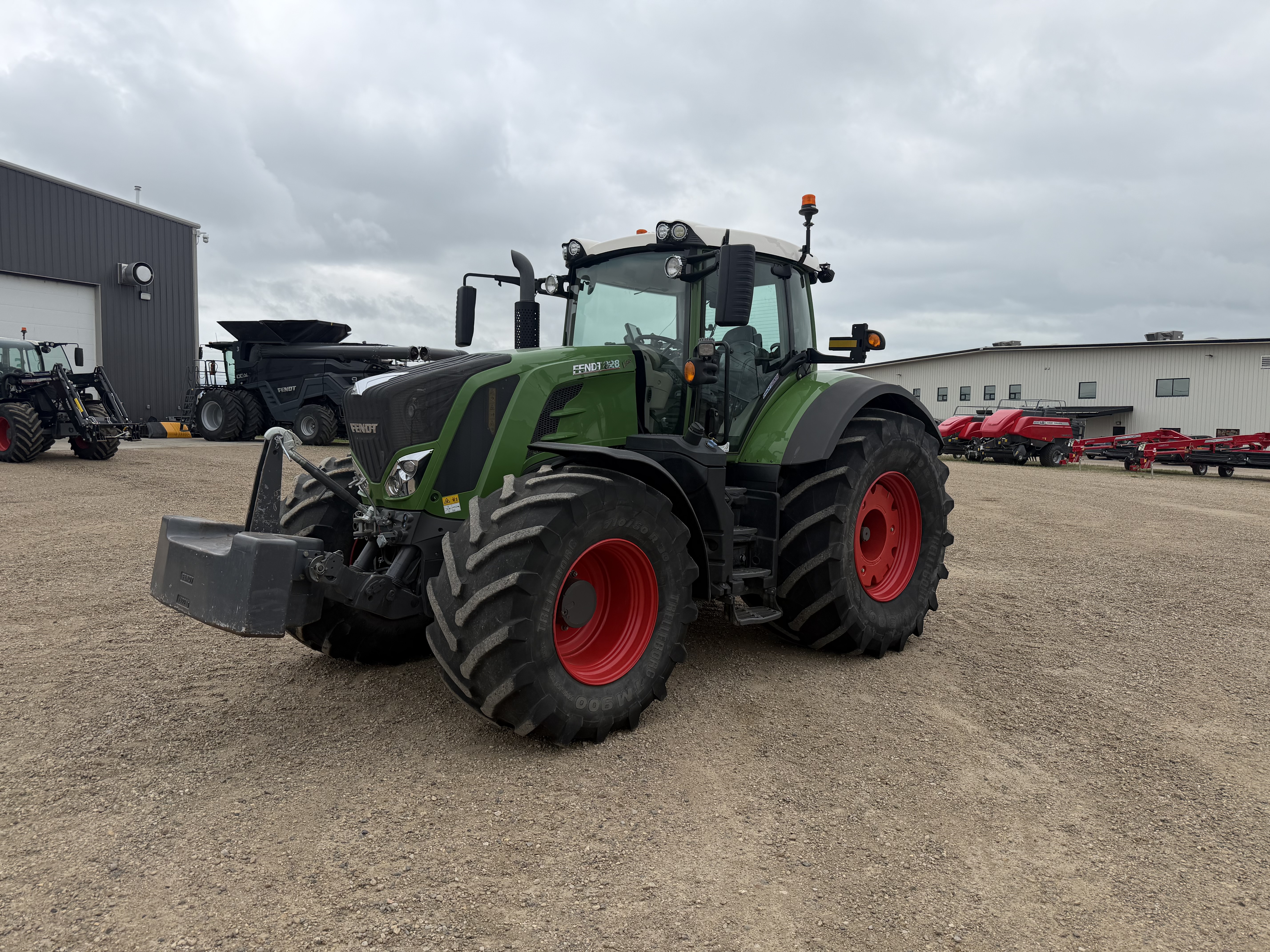 2021 Fendt 828 Tractor