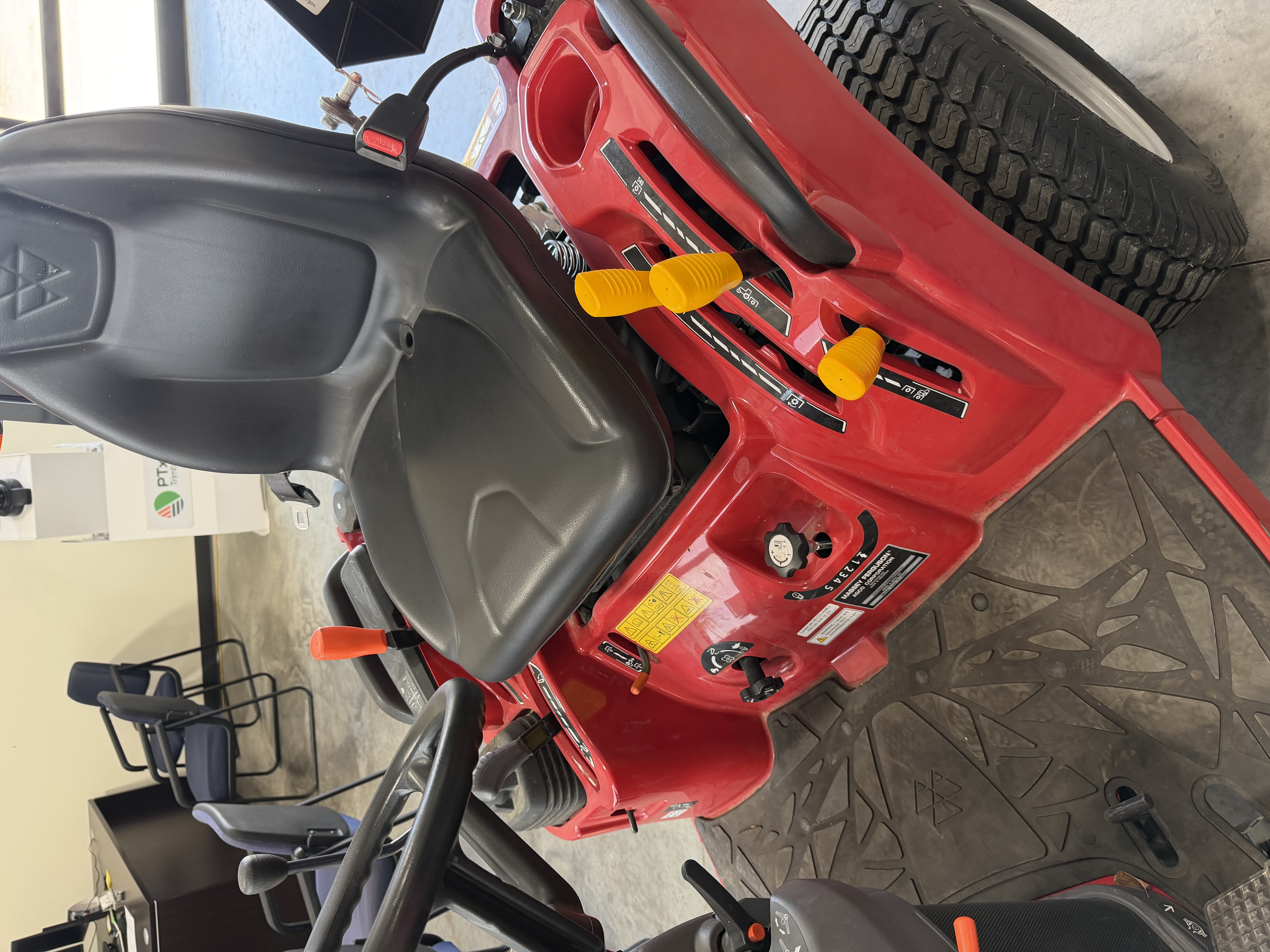2021 Massey Ferguson GC1723E Tractor