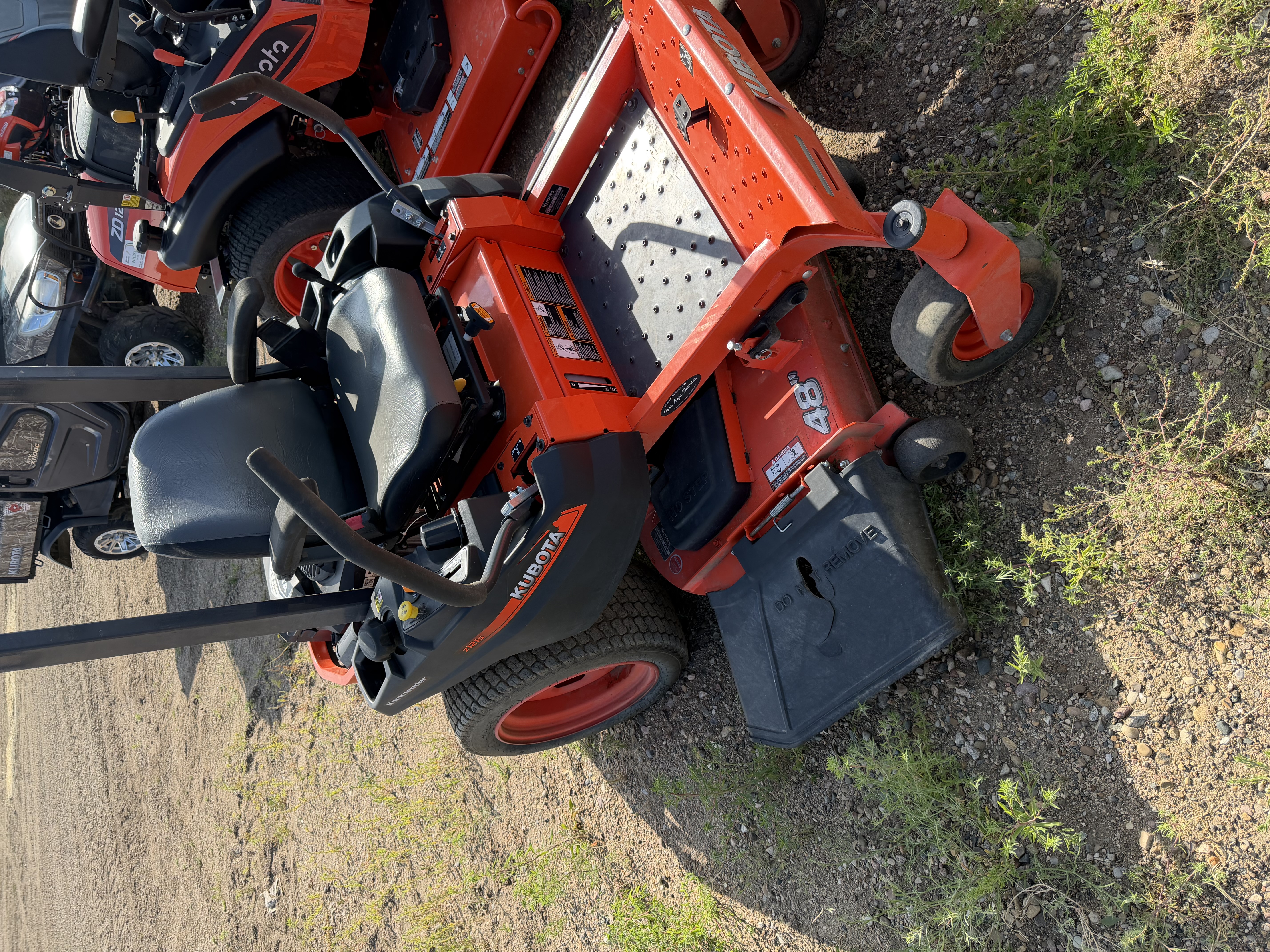2015 Kubota Z121S Mower/Zero Turn