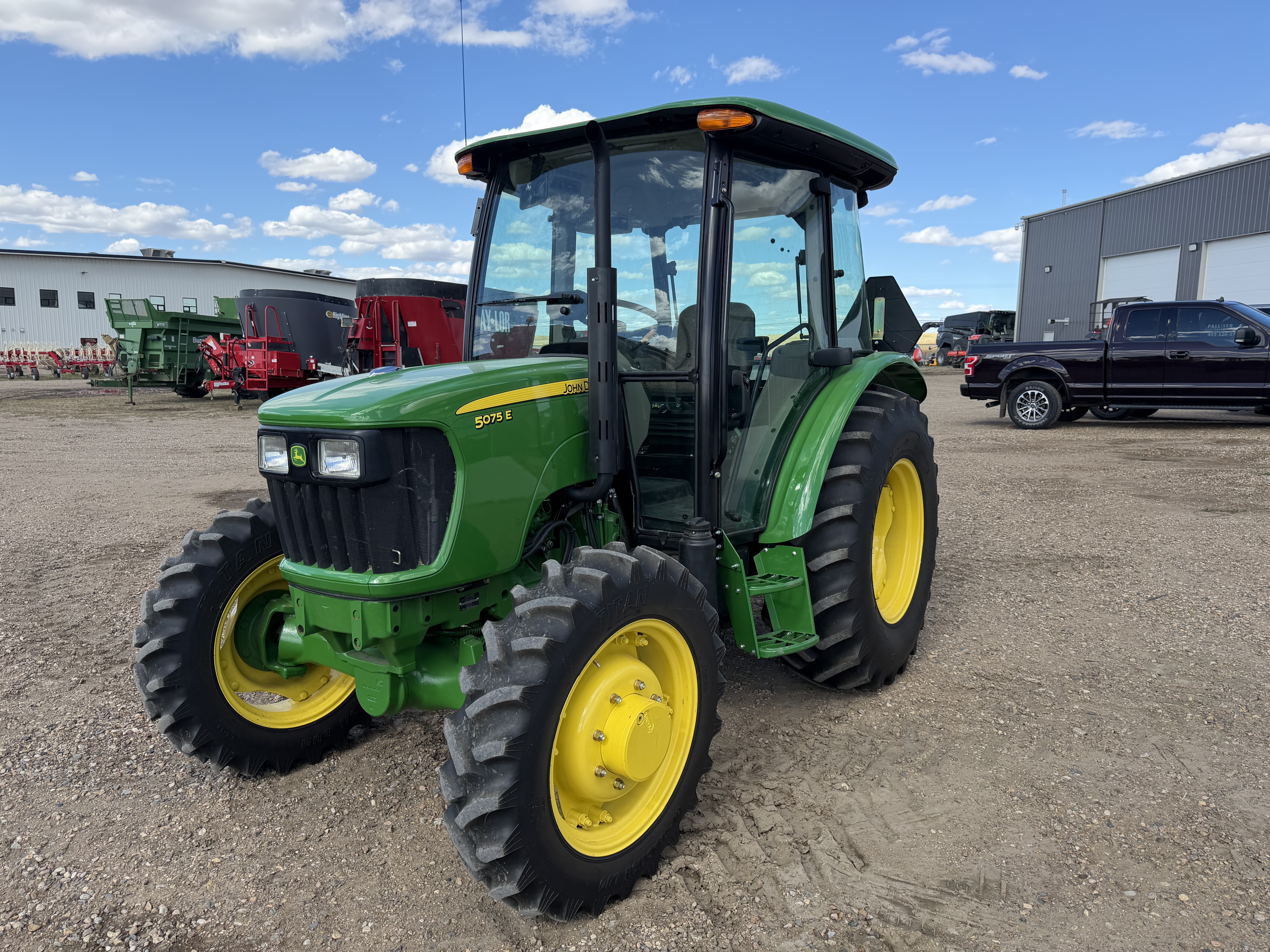 2012 John Deere 5075E Tractor