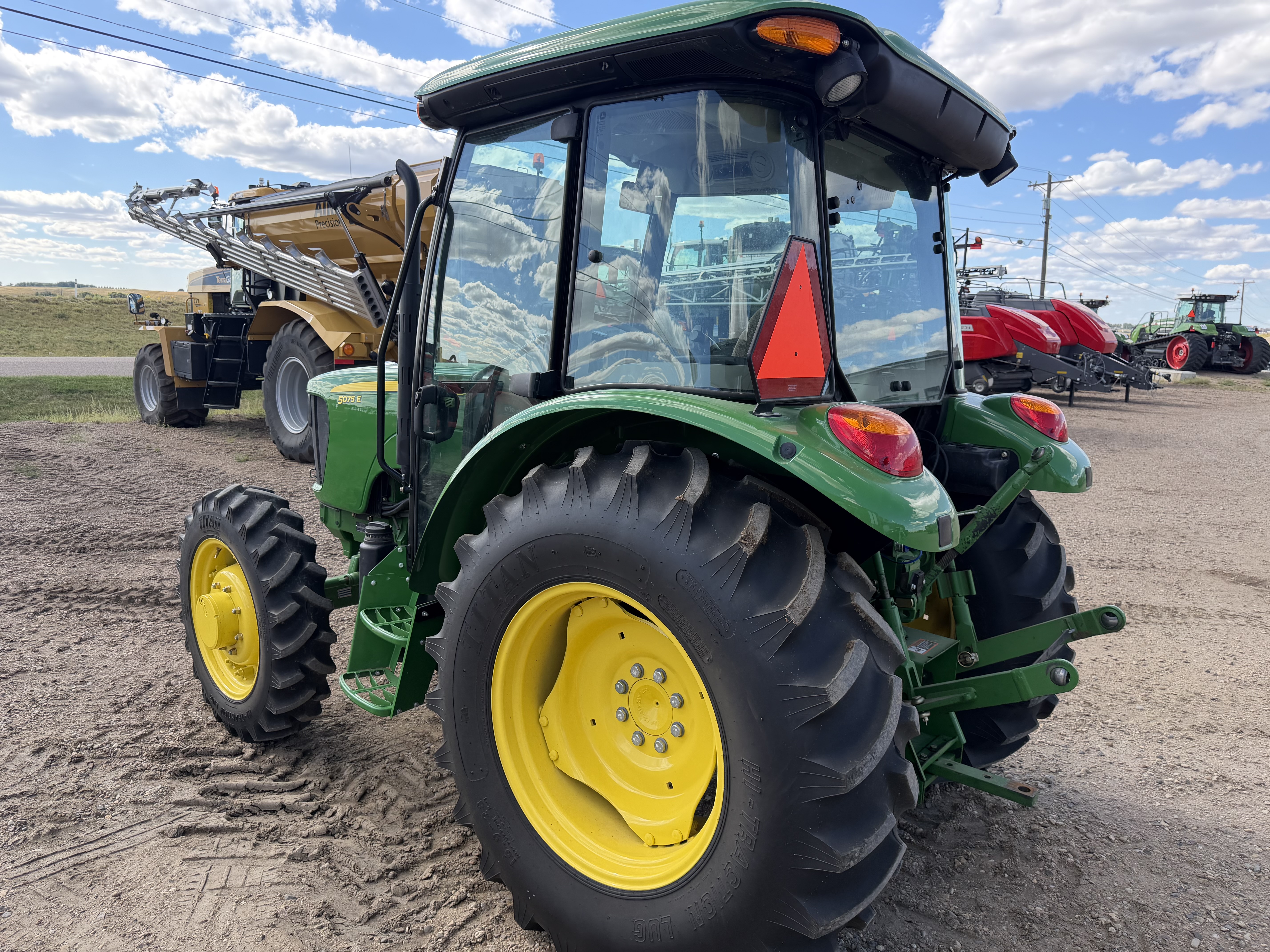 2012 John Deere 5075E Tractor