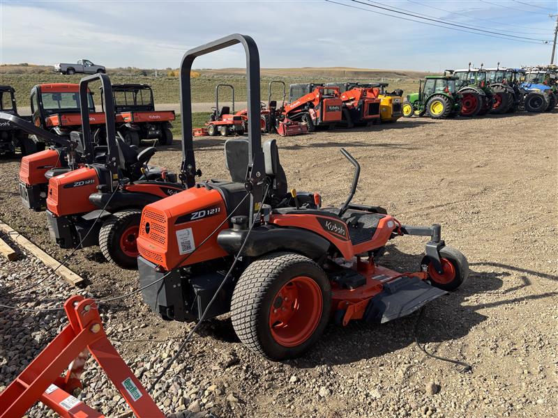 2024 Kubota ZD1211 Mower/Zero Turn