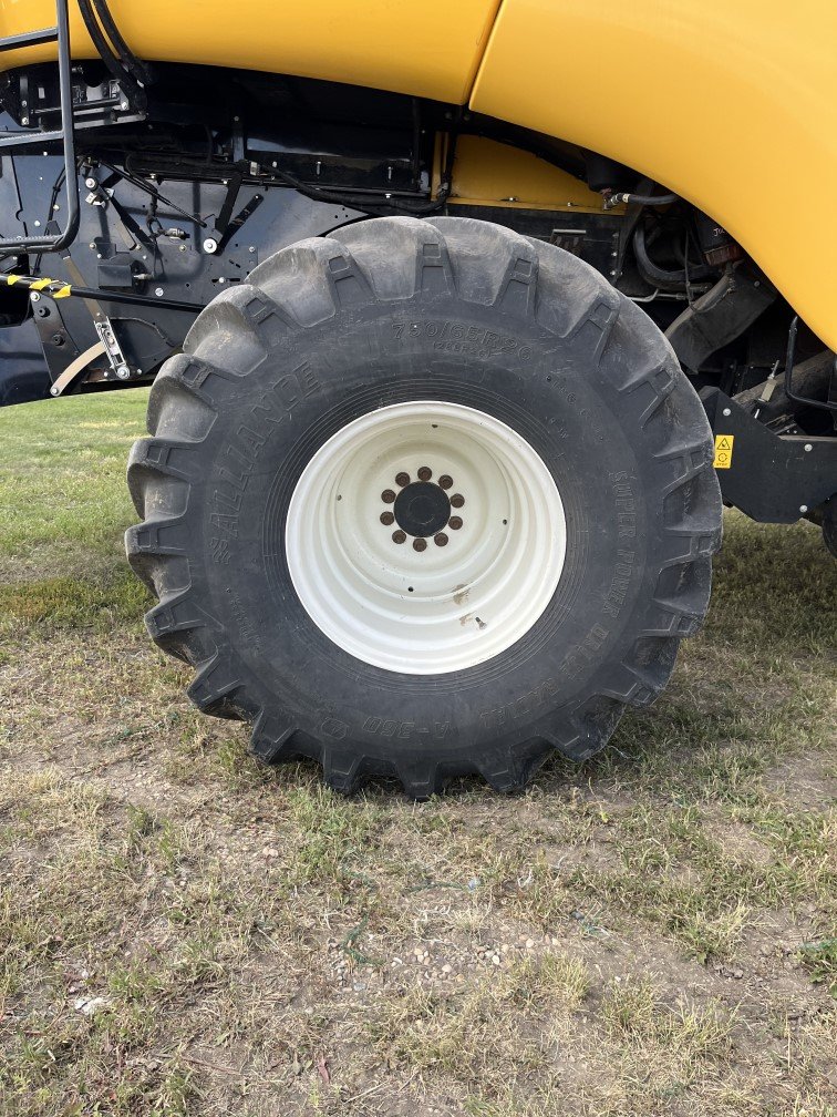 2019 New Holland CR8.90 Combine