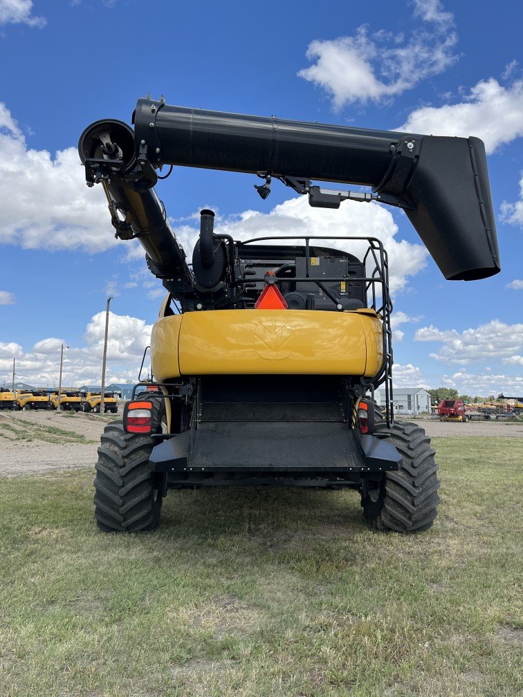 2019 New Holland CR8.90 Combine