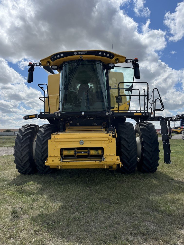 2019 New Holland CR8.90 Combine