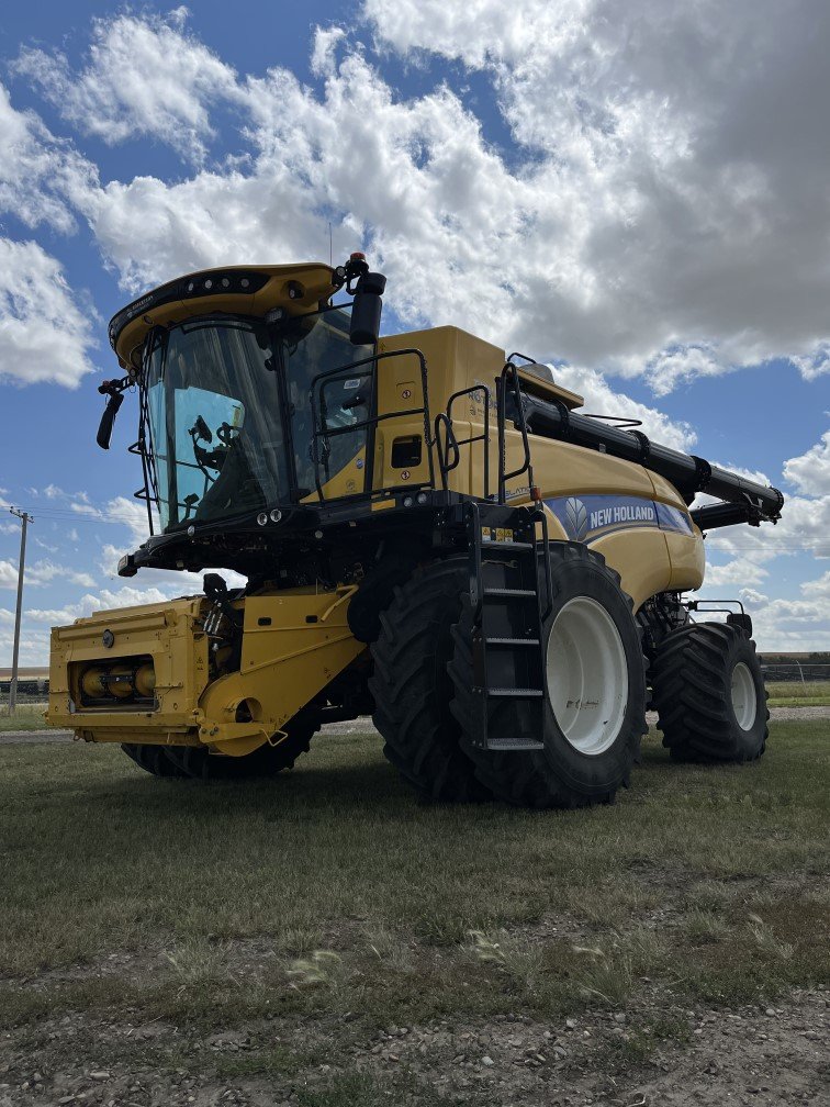 2019 New Holland CR8.90 Combine