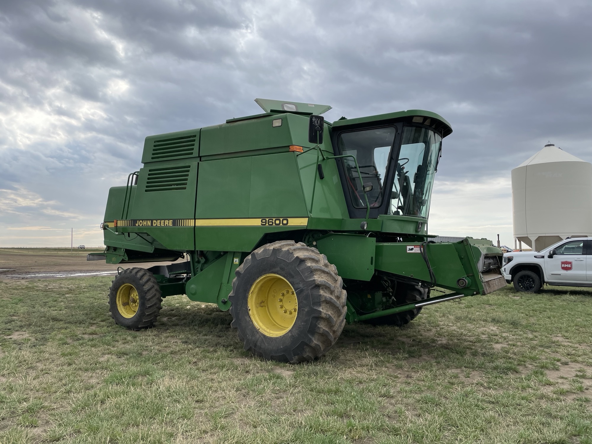 1993 John Deere 9600 Combine