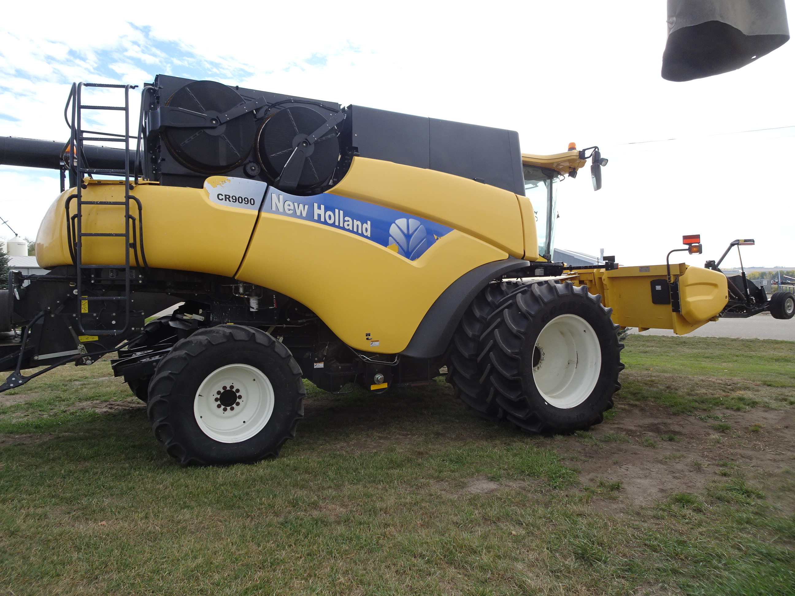 2012 New Holland CR9090Z Combine