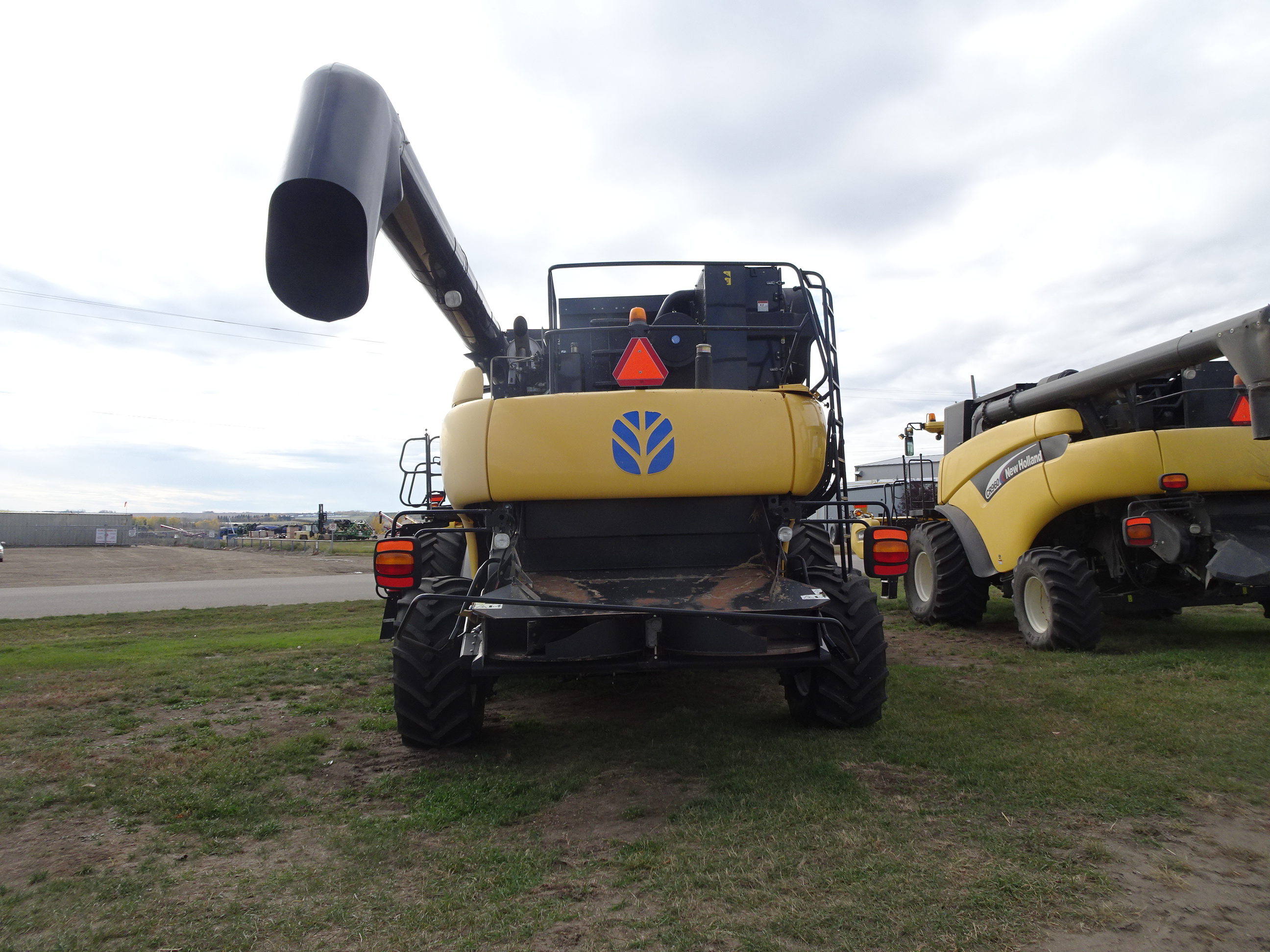 2012 New Holland CR9090Z Combine