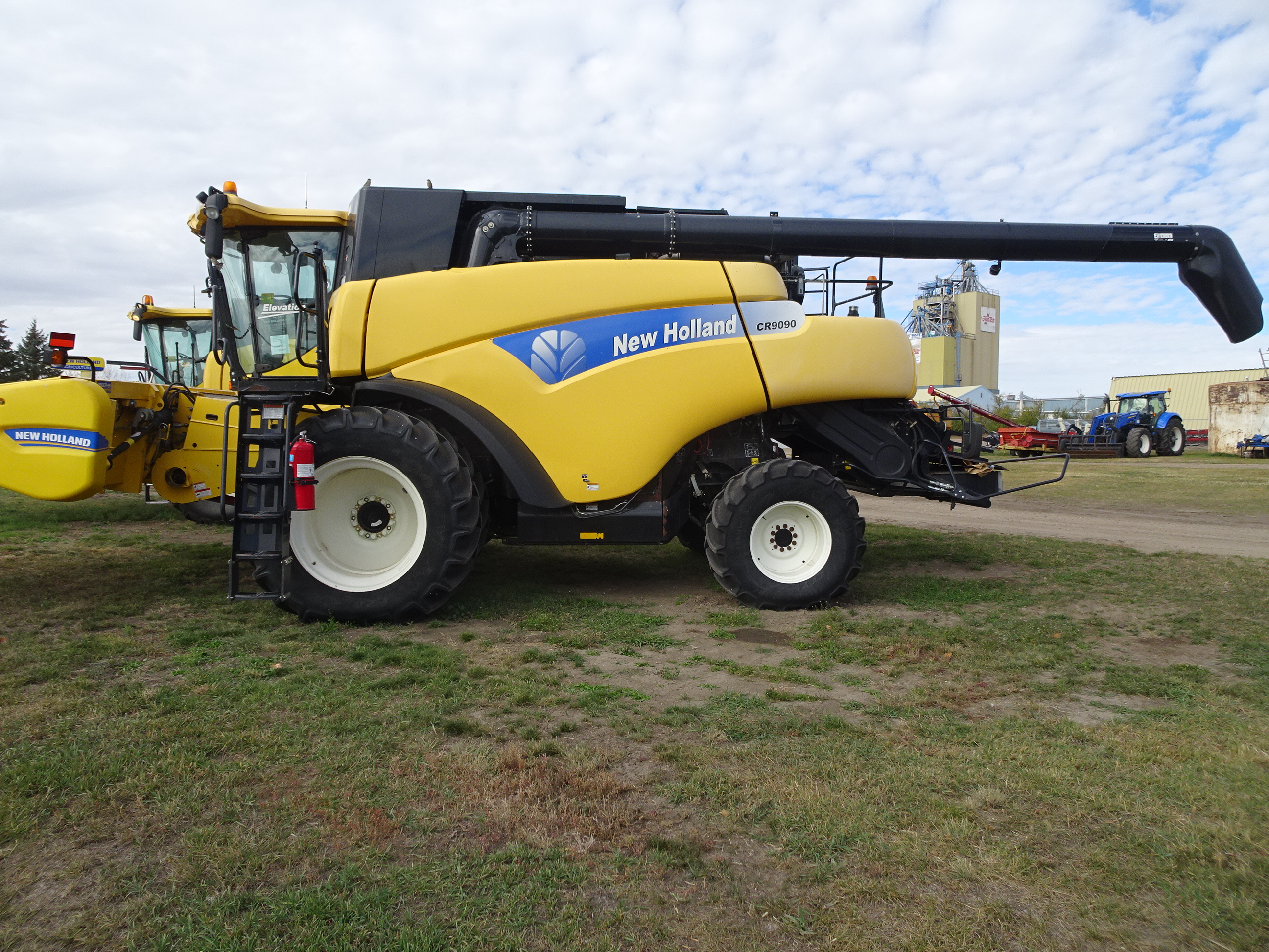 2012 New Holland CR9090Z Combine