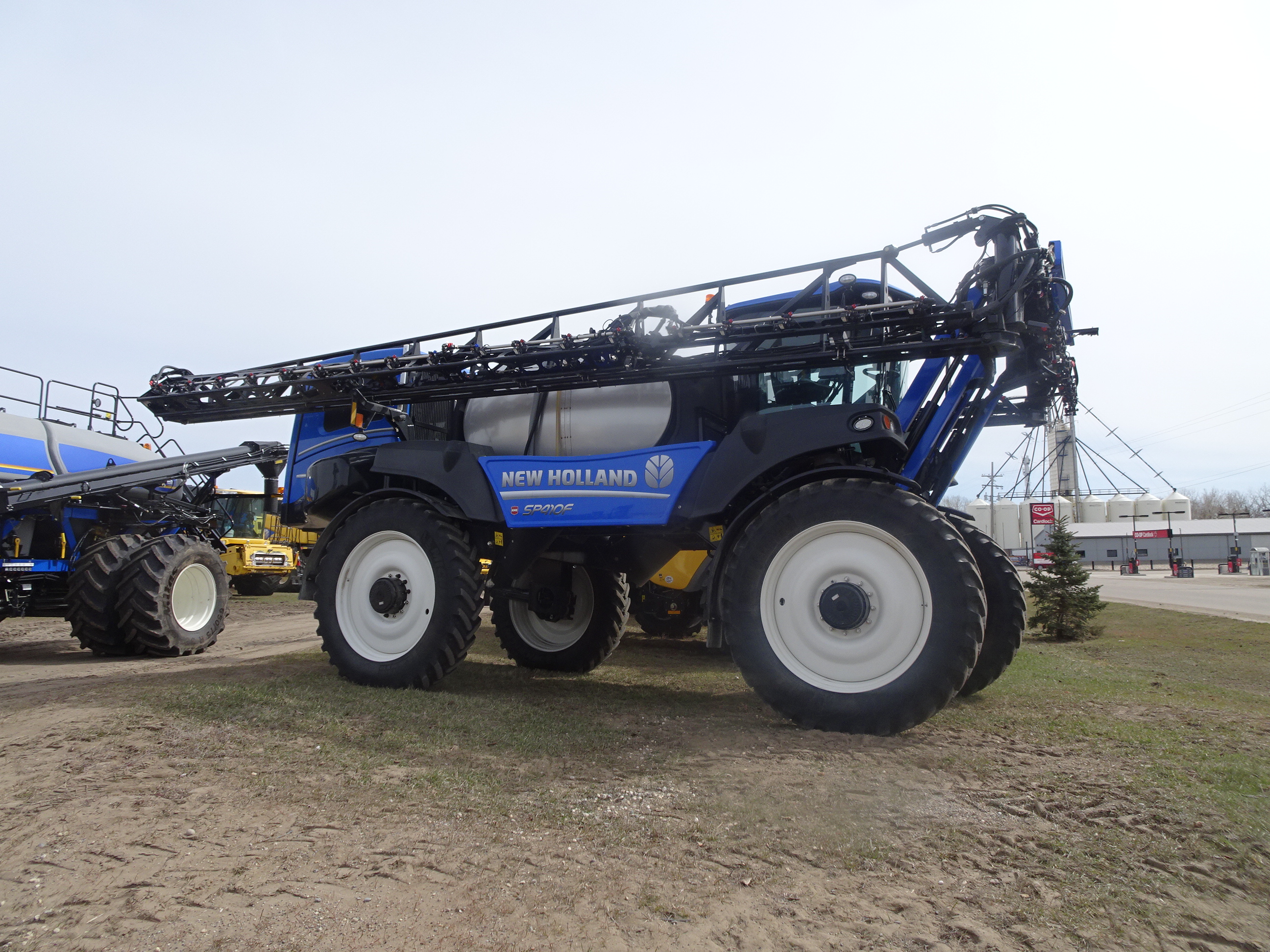 2023 New Holland SP410F Sprayer/High Clearance