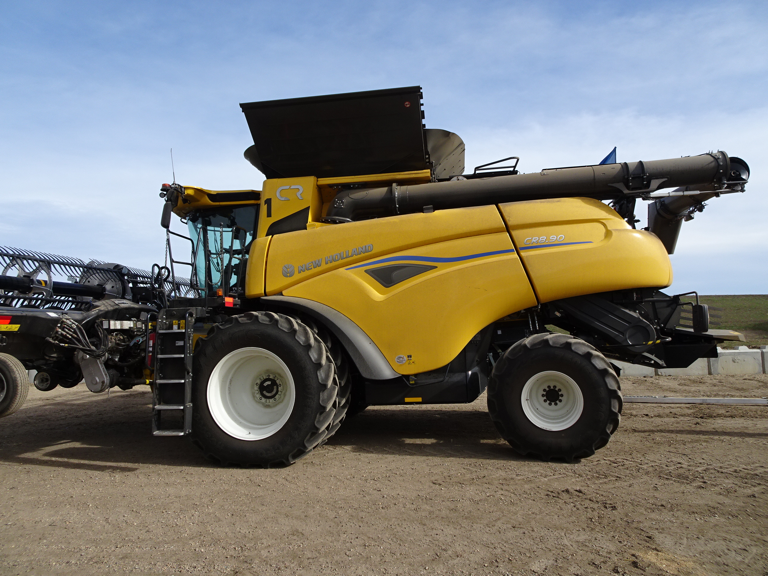 2024 New Holland CR8.90Z Combine