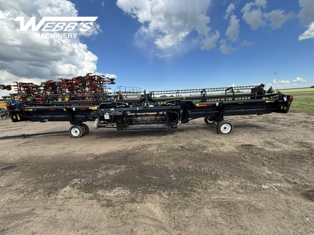 2016 MacDon FD75-40 Header Combine