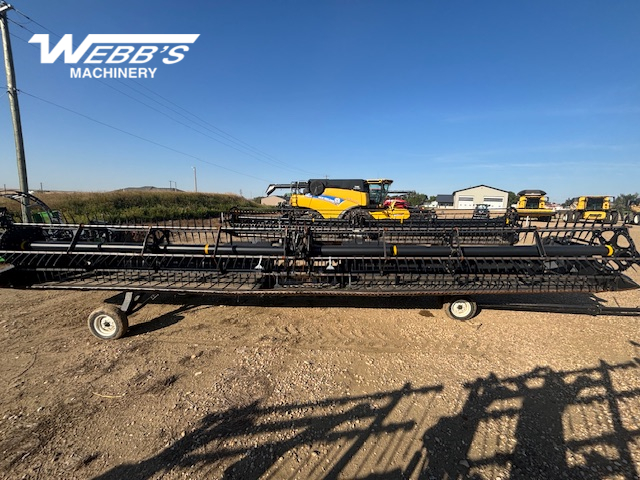 2016 MacDon FD75-40 Header Combine