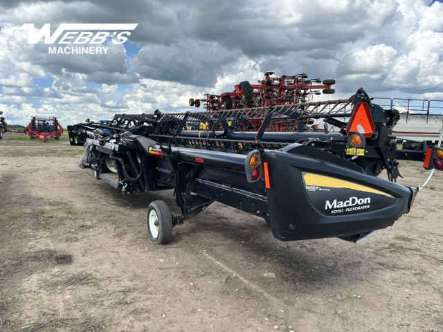 2016 MacDon FD75-40 Header Combine