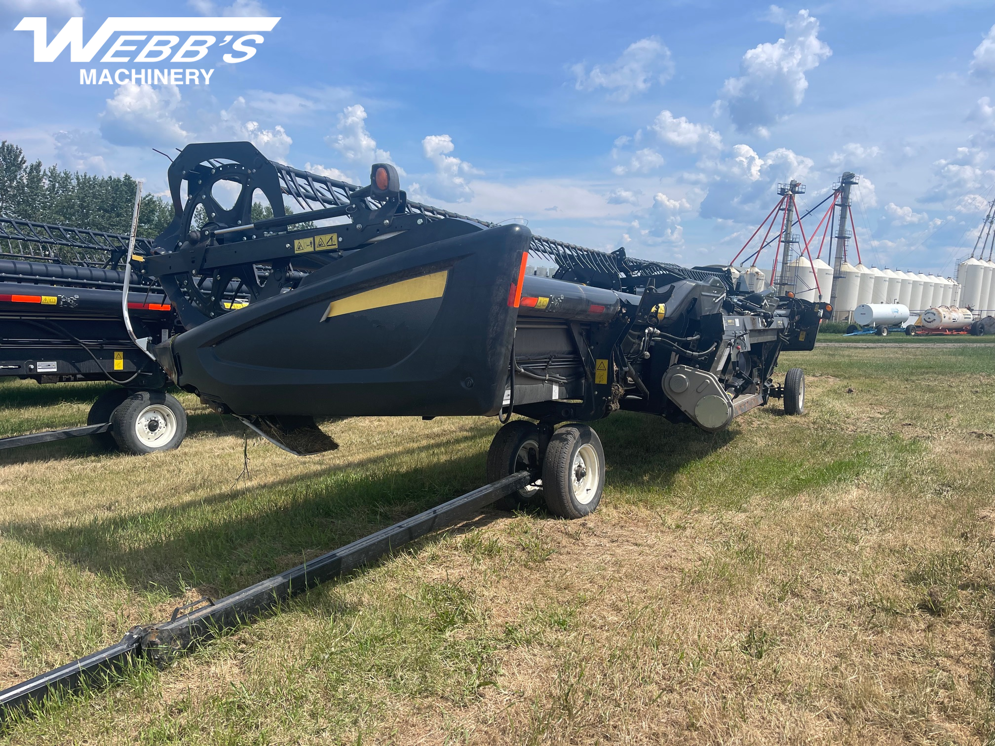 2018 MacDon FD75-35 Header Combine