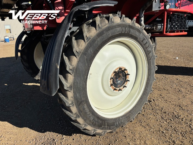 2012 Apache AS1020 Sprayer/High Clearance