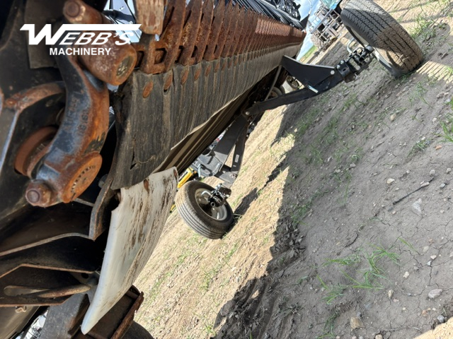 2021 MacDon FD140 Header Combine