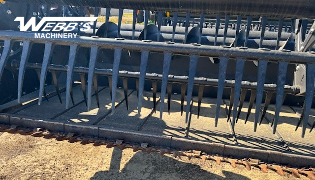 2021 MacDon FD140 Header Combine