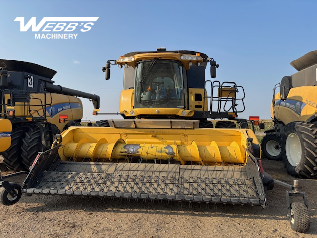 2014 New Holland CX8090 Combine