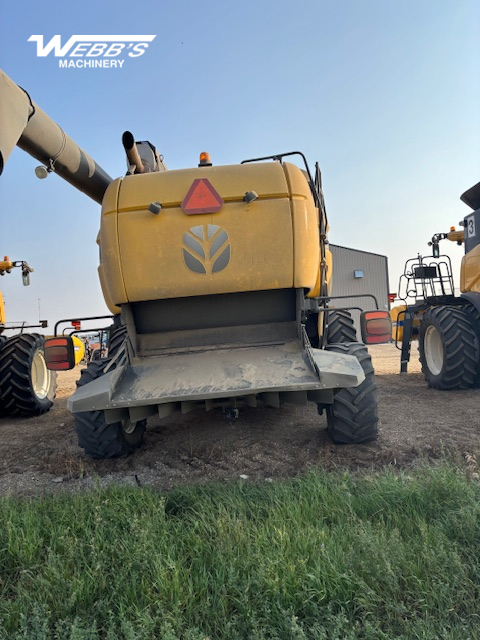 2014 New Holland CX8090 Combine