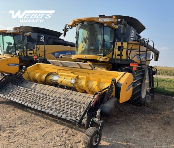 2014 New Holland CX8090 Combine