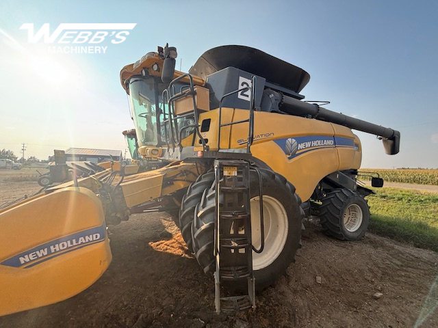 2014 New Holland CX8090 Combine