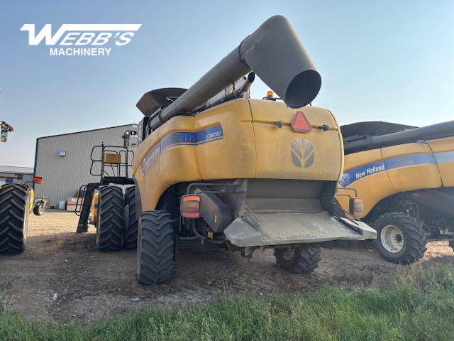 2014 New Holland CX8090 Combine