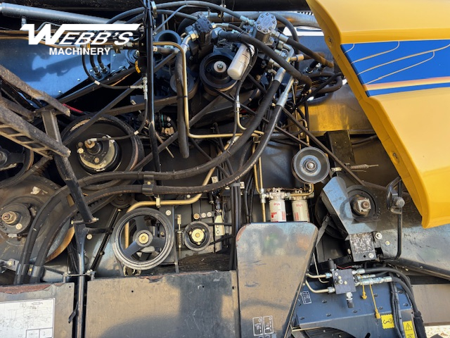 2014 New Holland CX8090 Combine