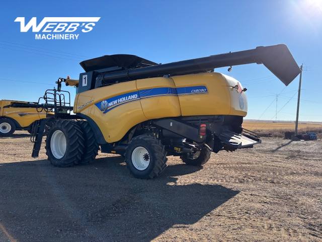 2014 New Holland CX8090 Combine