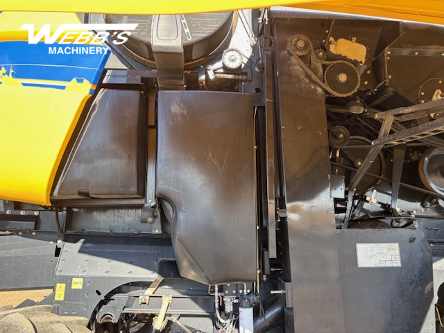 2014 New Holland CX8090 Combine