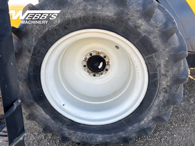 2014 New Holland CX8090 Combine