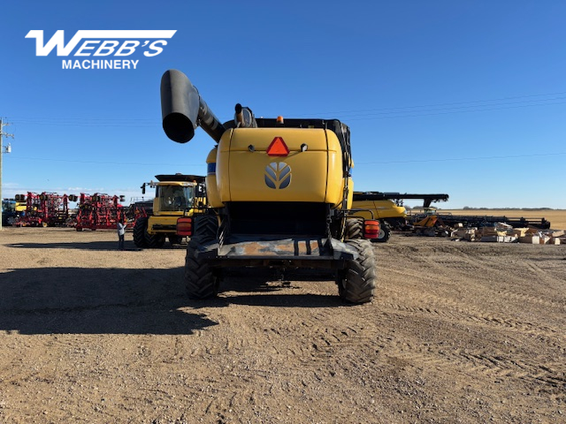 2014 New Holland CX8090 Combine