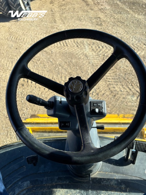 2014 New Holland CX8090 Combine