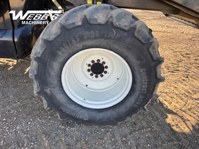 2014 New Holland CX8090 Combine