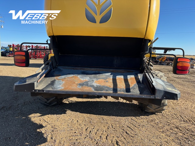 2014 New Holland CX8090 Combine