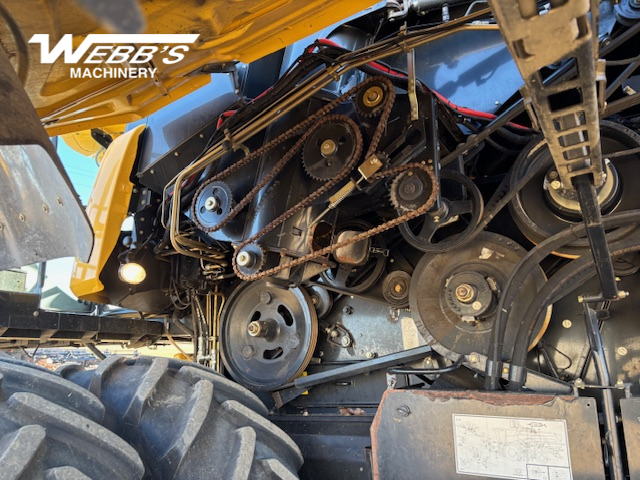 2014 New Holland CX8090 Combine