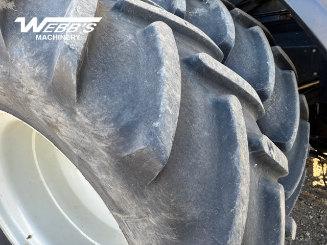 2014 New Holland CX8090 Combine