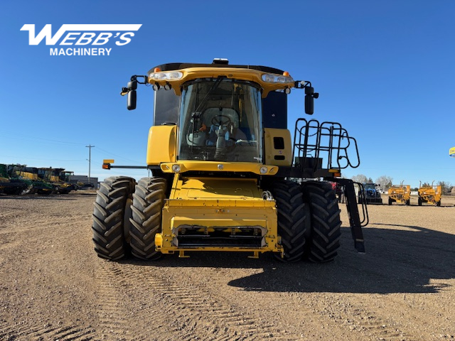 2014 New Holland CX8090 Combine