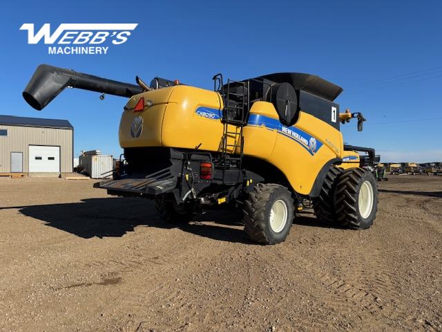 2014 New Holland CX8090 Combine