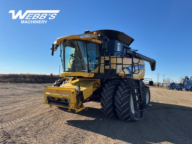 2014 New Holland CX8090 Combine