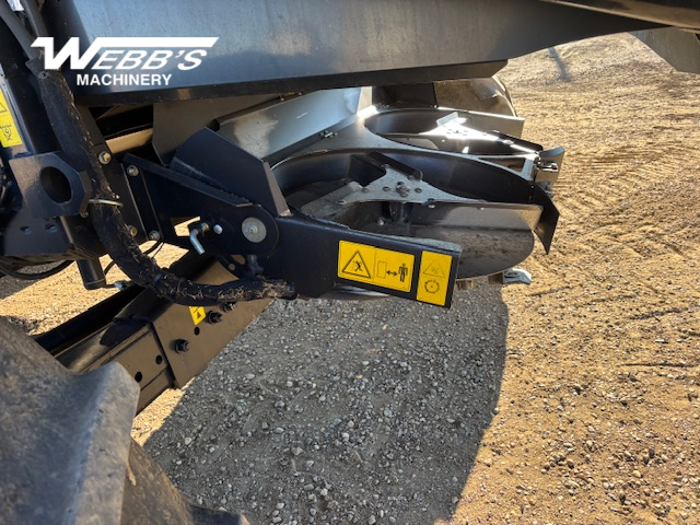 2014 New Holland CX8090 Combine