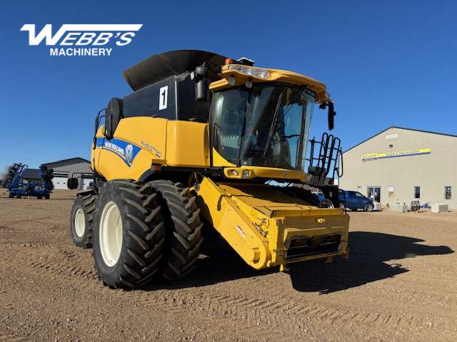 2014 New Holland CX8090 Combine