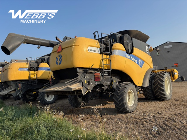 2013 New Holland CX8090 Combine