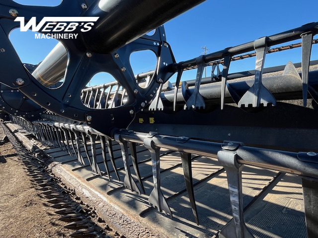 2015 MacDon FD75-40 Header Combine