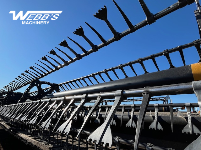 2015 MacDon FD75-40 Header Combine