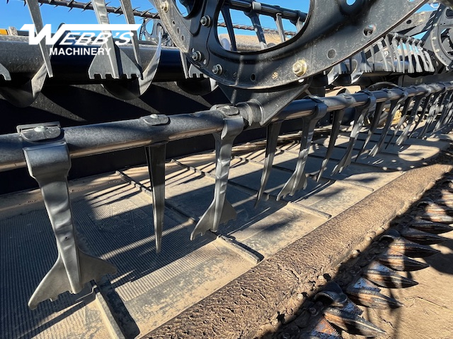 2015 MacDon FD75-40 Header Combine