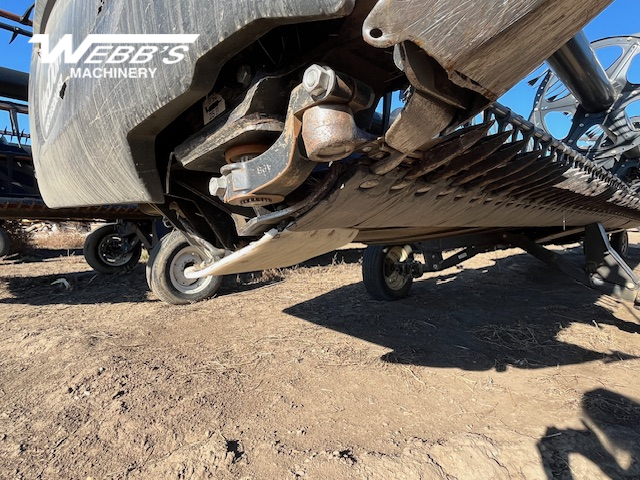 2015 MacDon FD75-40 Header Combine