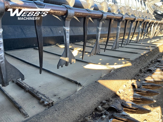 2014 MacDon FD75-40 Header Combine